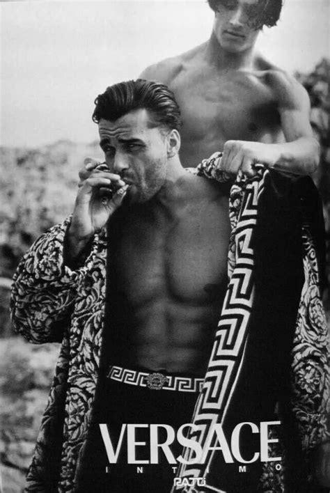 la mia tipa è in intimo versace